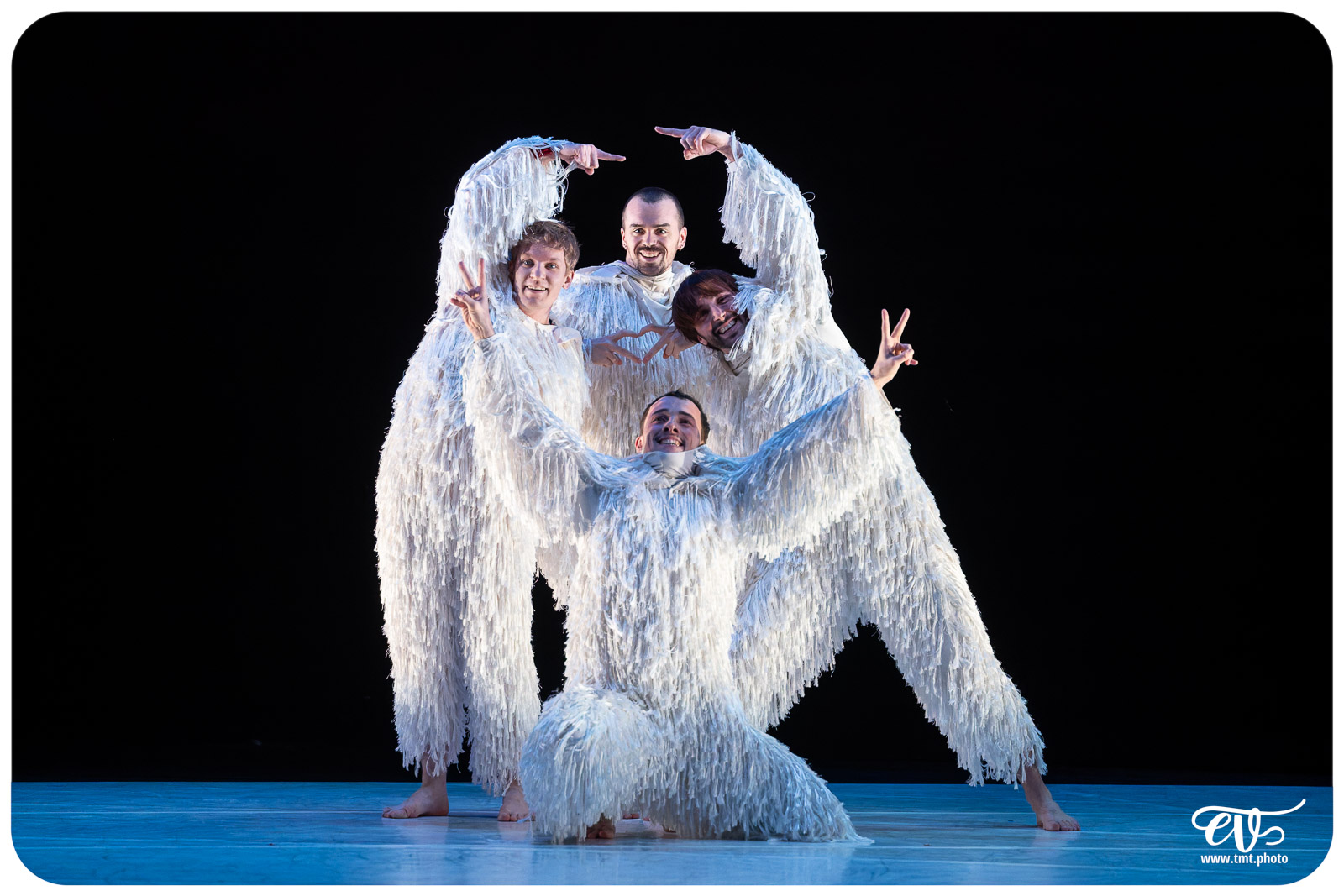 A4 (COMME LA FEUILLE) CIE CHICOS MAMBO